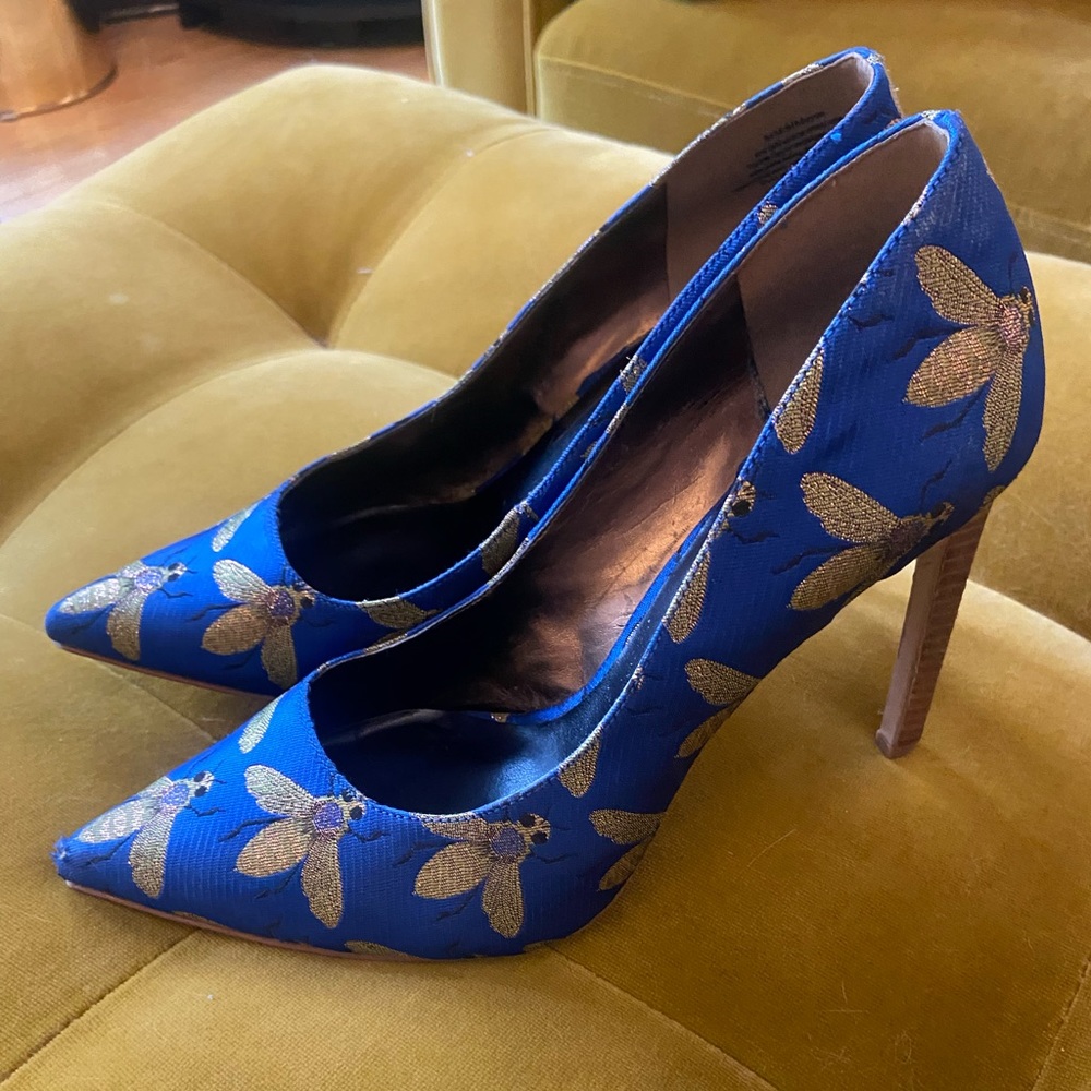 Nine West blue and gold honeybee pumps
